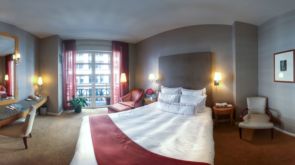 Hotel Giraffe 11/61
