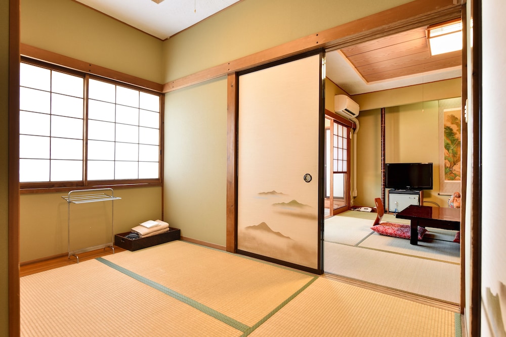 JAPANESE, FUTON BED, SHARED BATHROOM, TATAMI