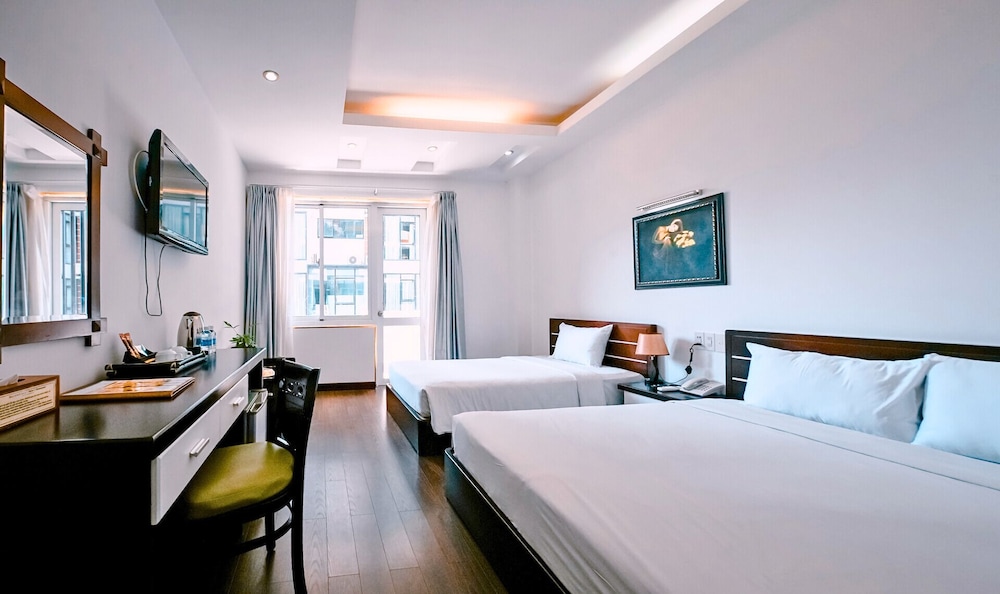 DELUXE, TRIPLE, CITY VIEW, BALCONY