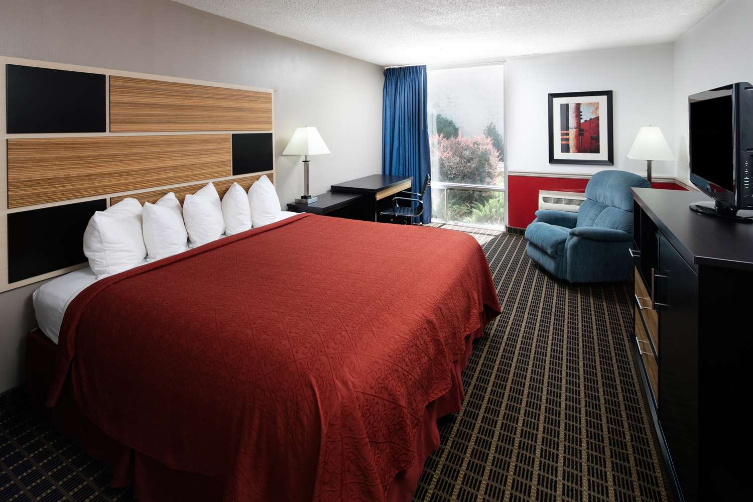 جناح جونيور، Red Lion Hotel & Conference Center Ellensburg 3/4