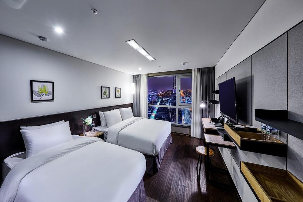 Hotel Riverside 11/41