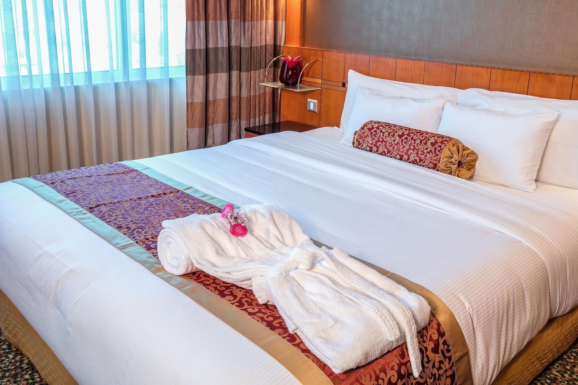EXECUTIVE SUITE