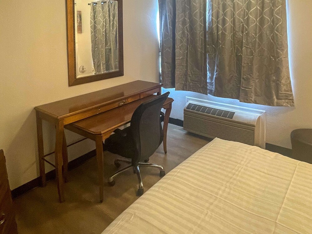 Days Inn By Wyndham Erie 30/39