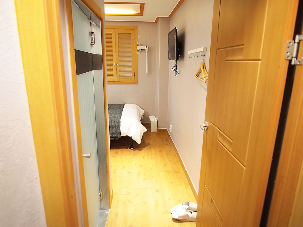 HOTEL PARK HILL MYEONGDONG 49/50