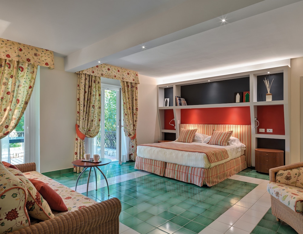 Hermitage Hotel And Resort 27/79