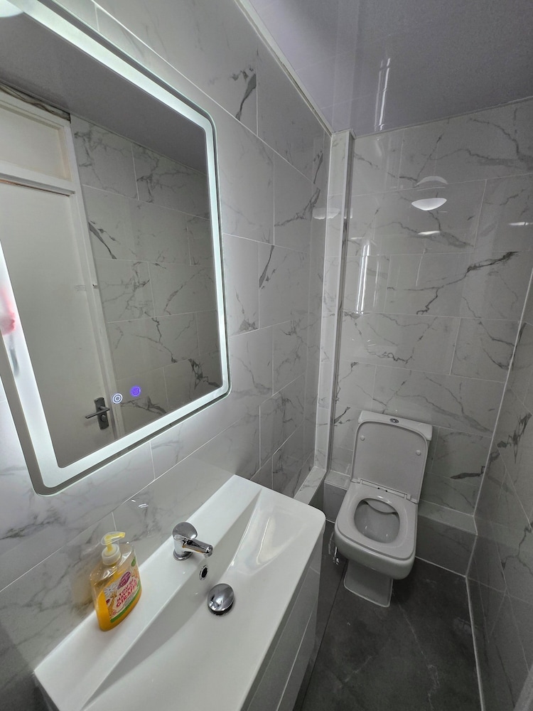 SnoozeDen Chalvey - Free Parking, Near M4 J6 28/35