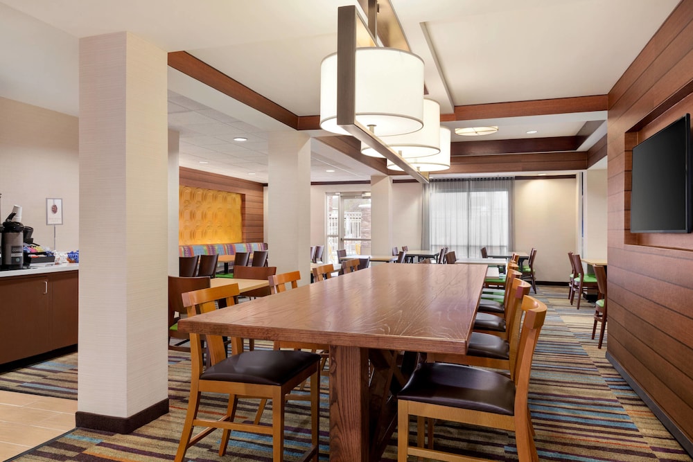 Fairfield Inn and Suites by Marriott Las Vegas South 42/57