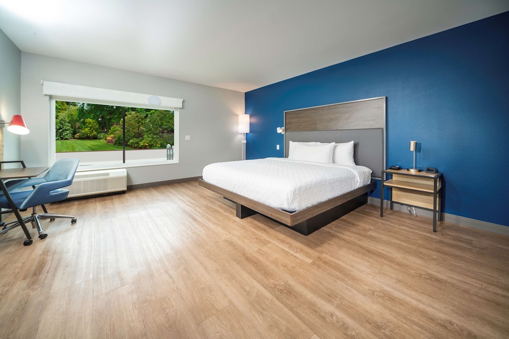 ROOM, KING BED, ACCESSIBLE