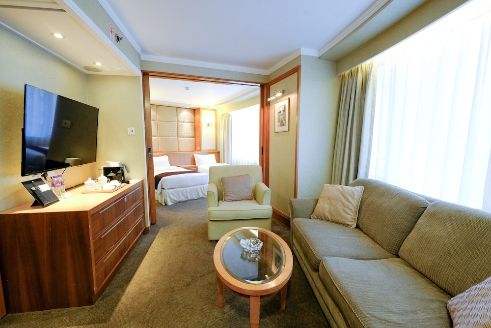 South Pacific Hotel 31/33
