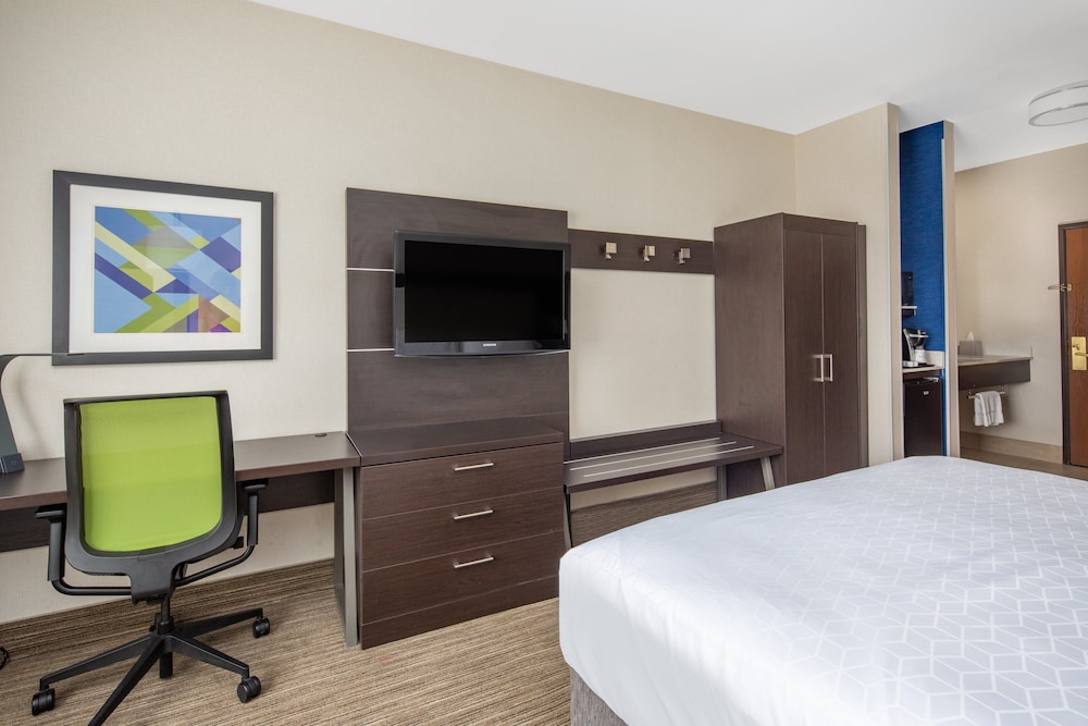 Holiday Inn Express Hotel Suites Bishop 28/75