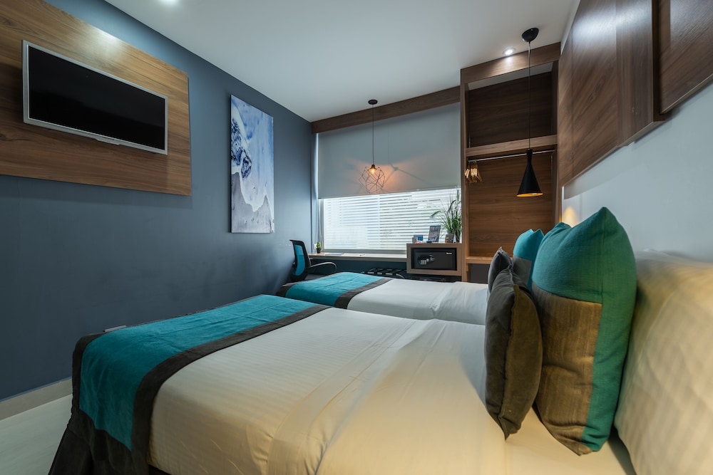 HOTEL BLUE CONCEPT 19/65