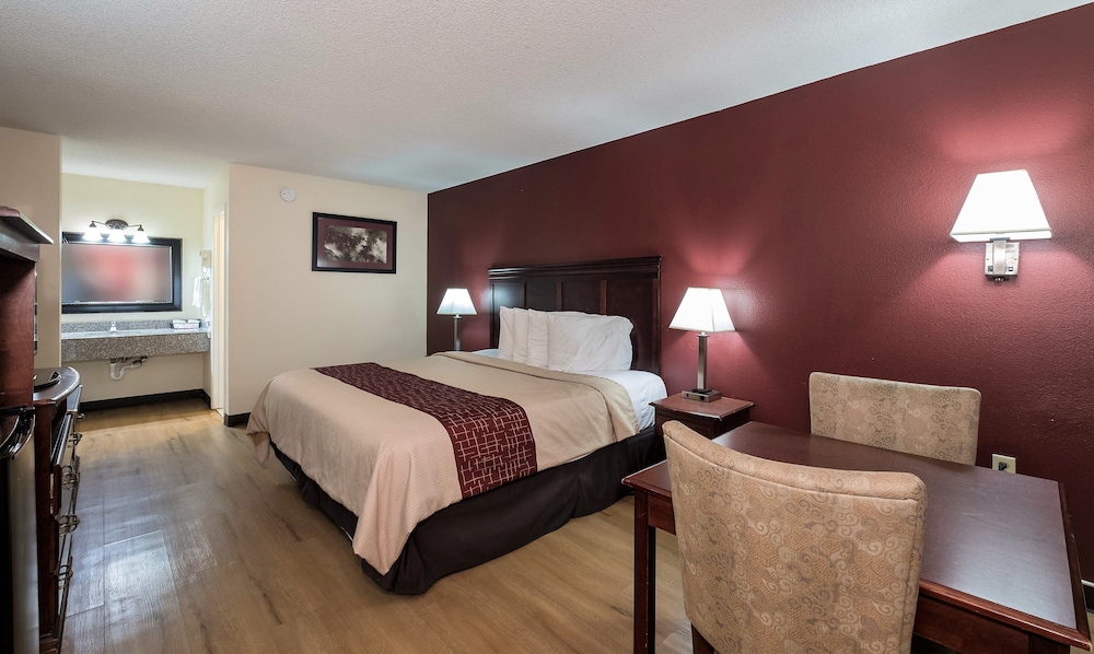 Red Roof Inn Chipley 5/16