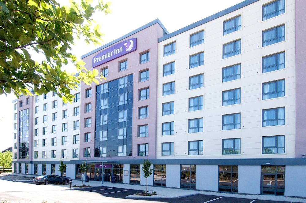 Premier Inn London Gatwick Airport Manor Royal in CRAWLEY
