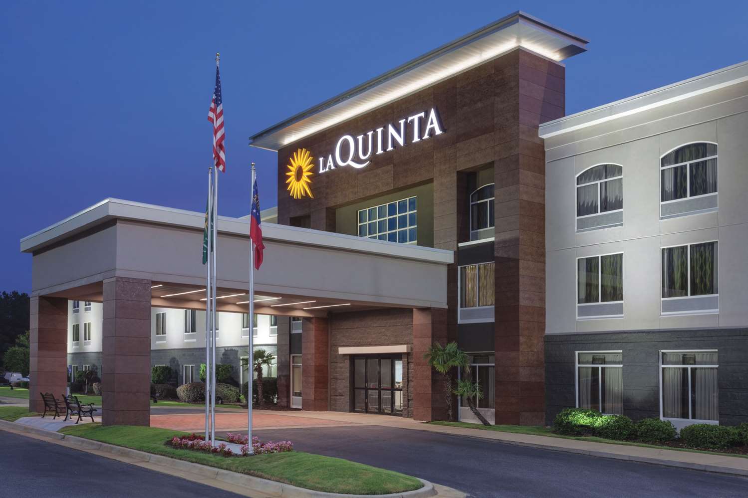 La Quinta Inn & Suites by Wyndham Columbus North 13/15
