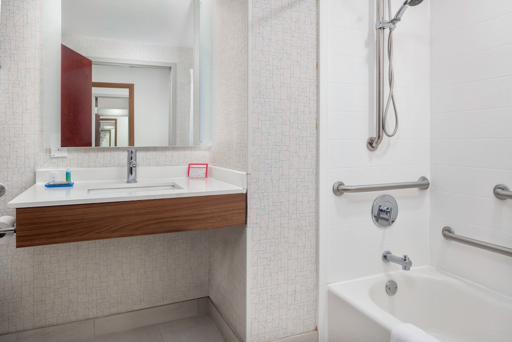 Holiday Inn Express Hotel And Suites Macon West 62/63