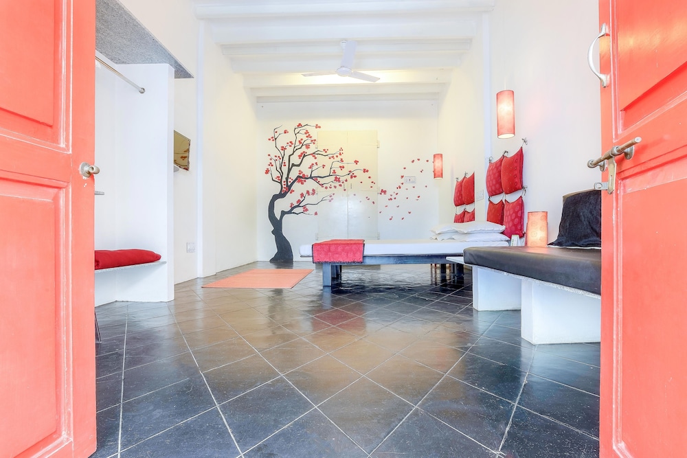 Treebo Red Lotus 35/46