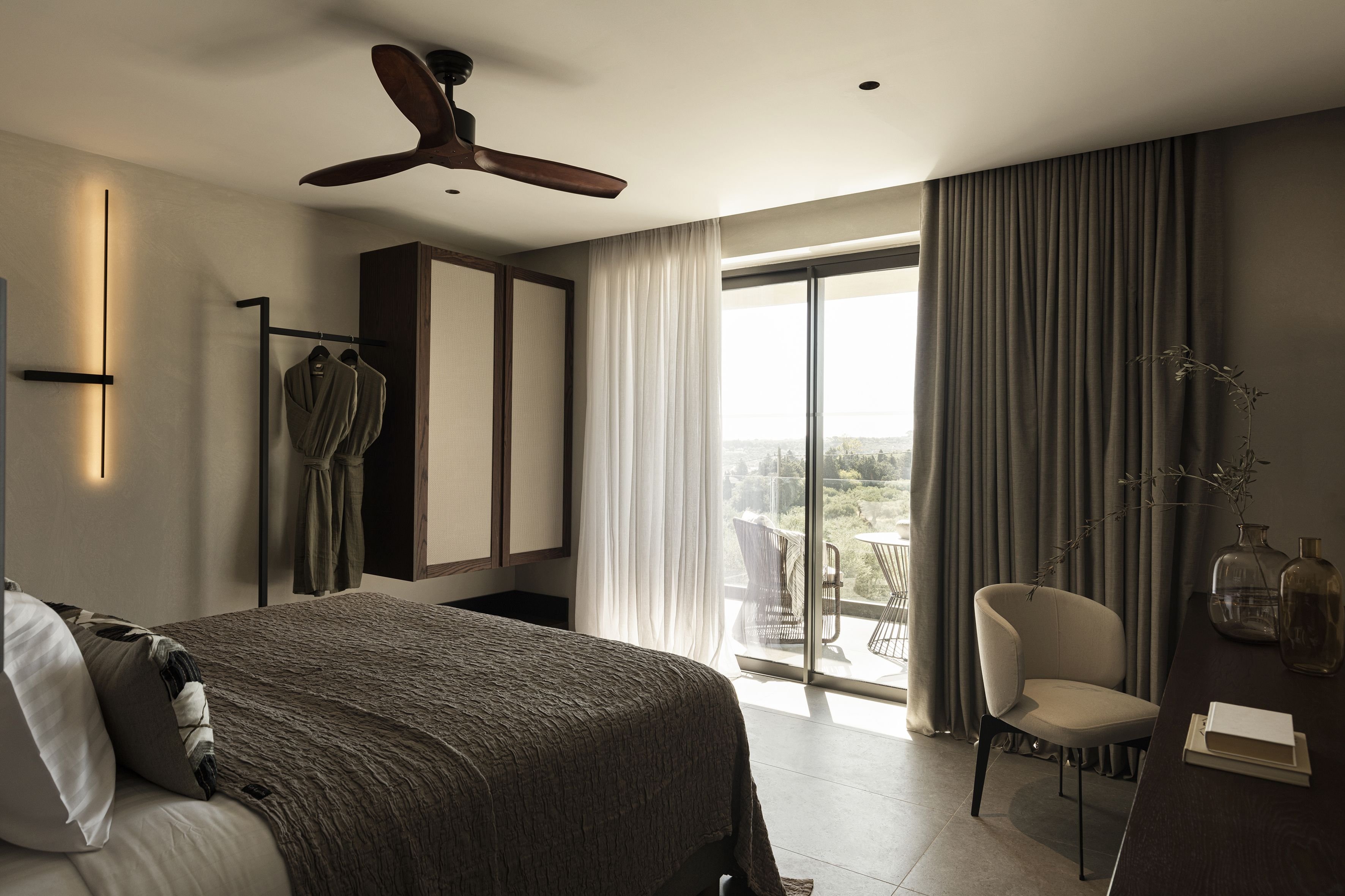 DELUXE, SUITE, MOUNTAIN VIEW