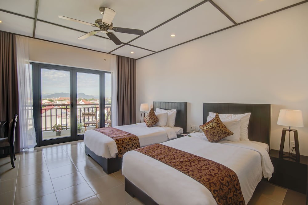 DELUXE, TWIN BEDS, BALCONY