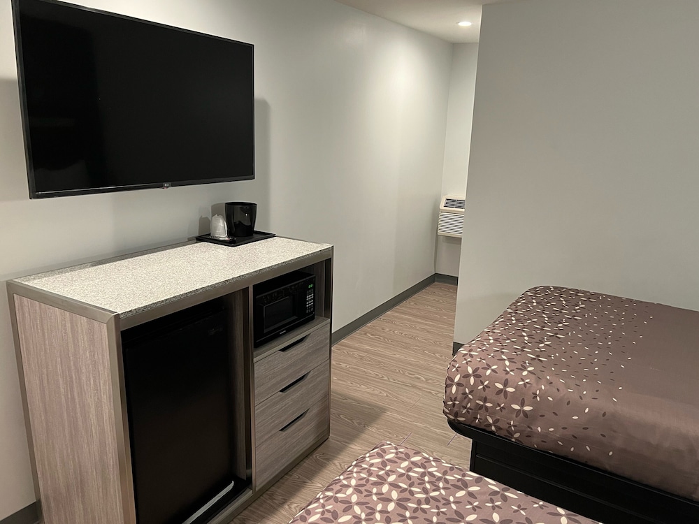 112 Motel 6/20