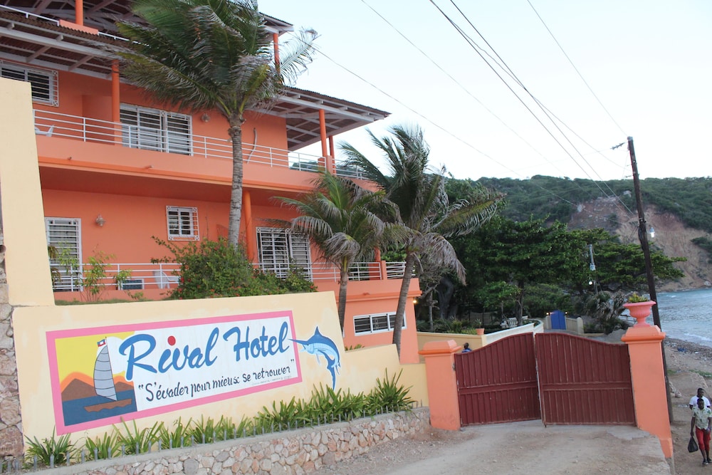 Rival Hotel 4/46