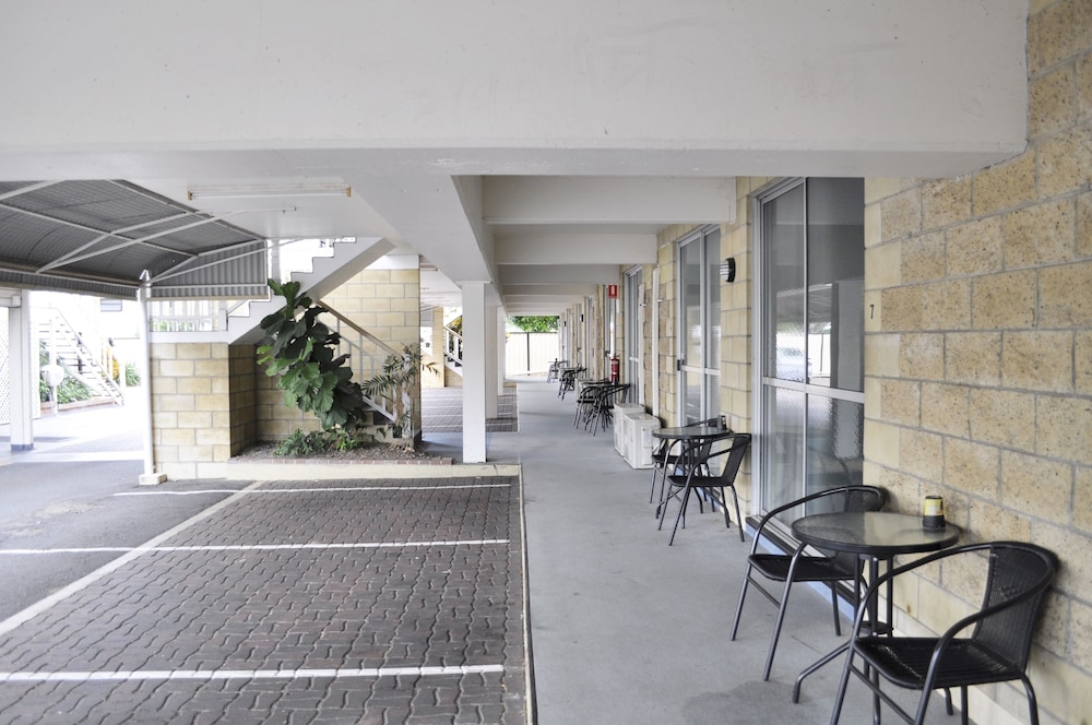 ALEXANDRA PARK MOTOR INN 8/65