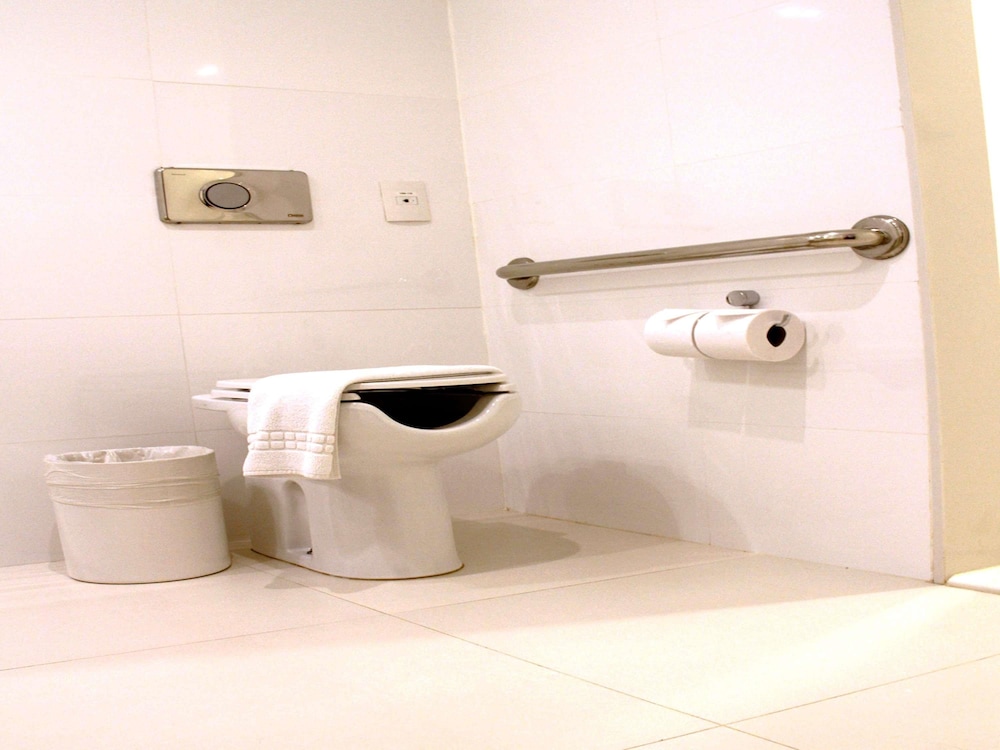 Ibis Styles Brasilia Aeroporto Hotel (ex Base Concept Hotel) 69/69