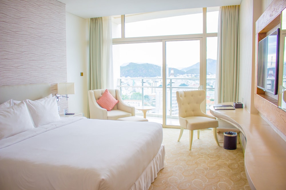 ROYAL, GRAND, DOUBLE BED