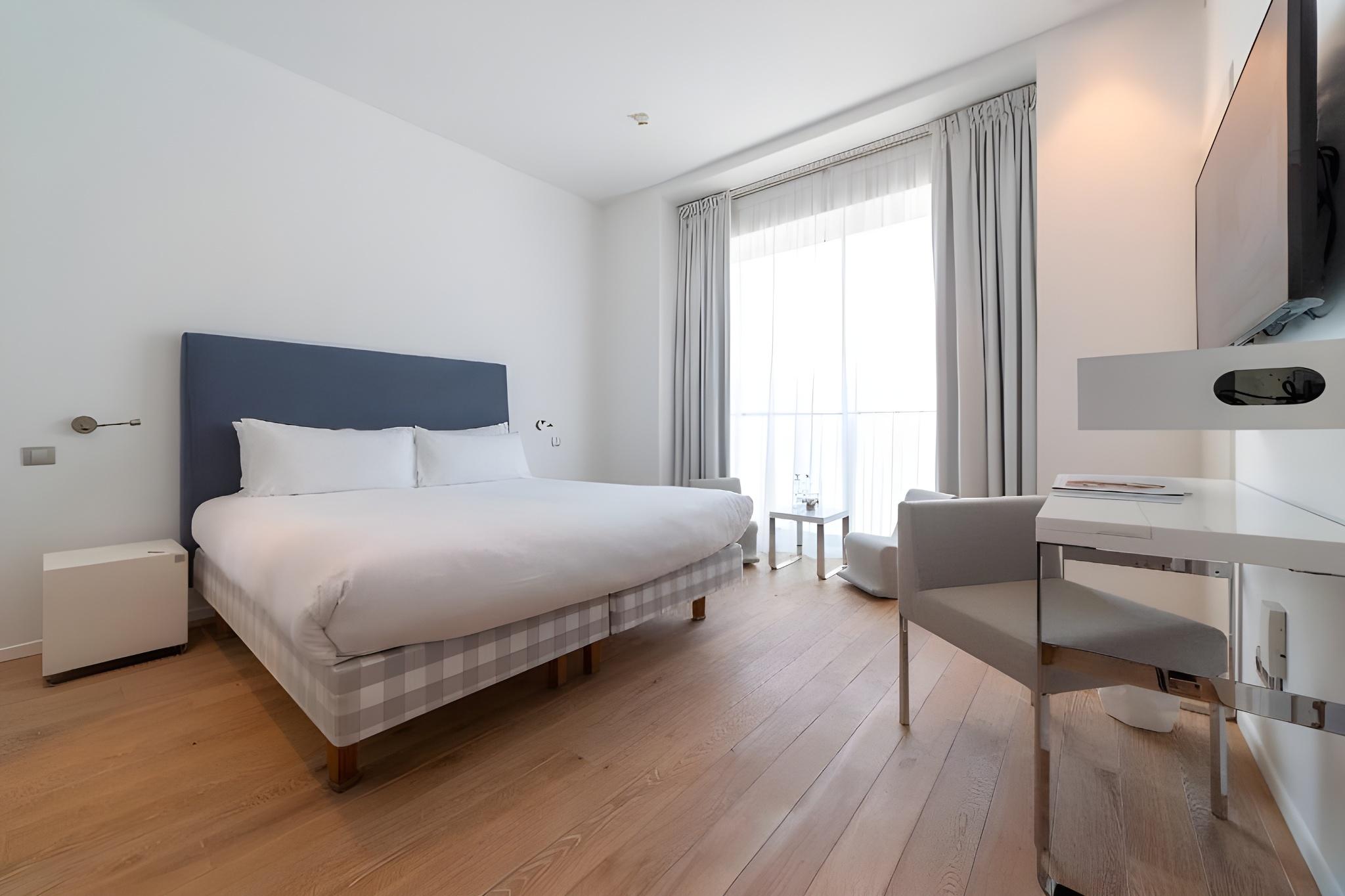 White, Classic, King Bed