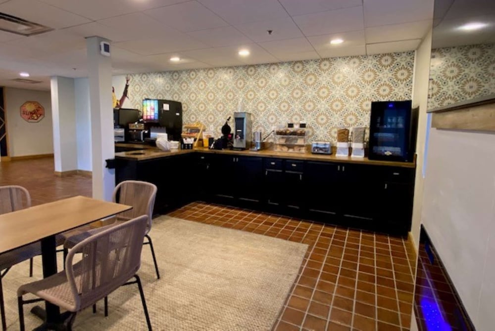 La Quinta Inn & Suites by Wyndham Tempe University / Phoenix 43/60