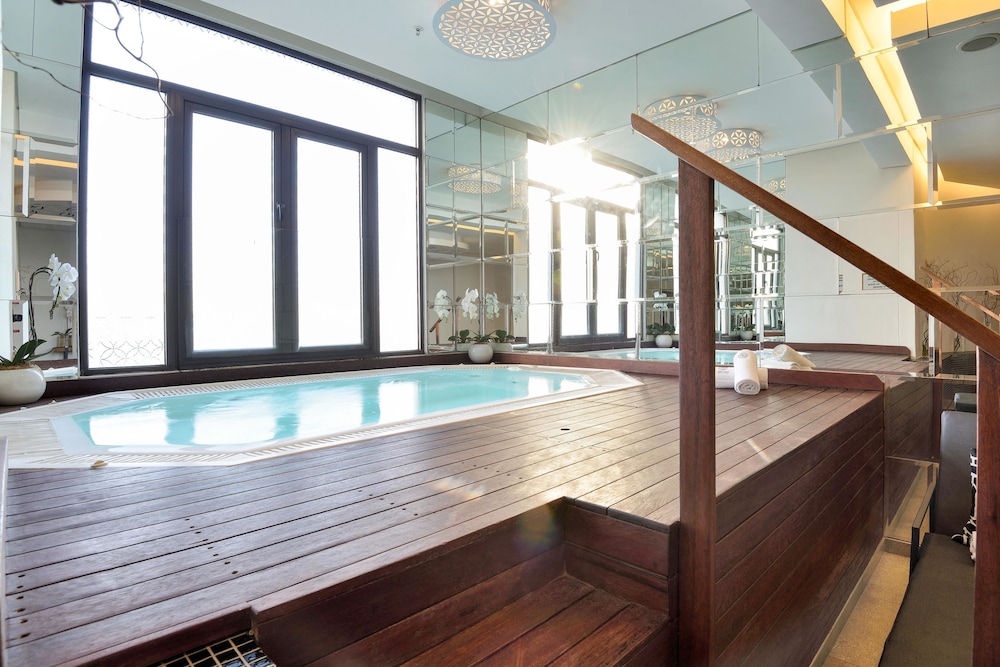 Davinci Hotel And Suites On Nelson Mandela Square 36/67