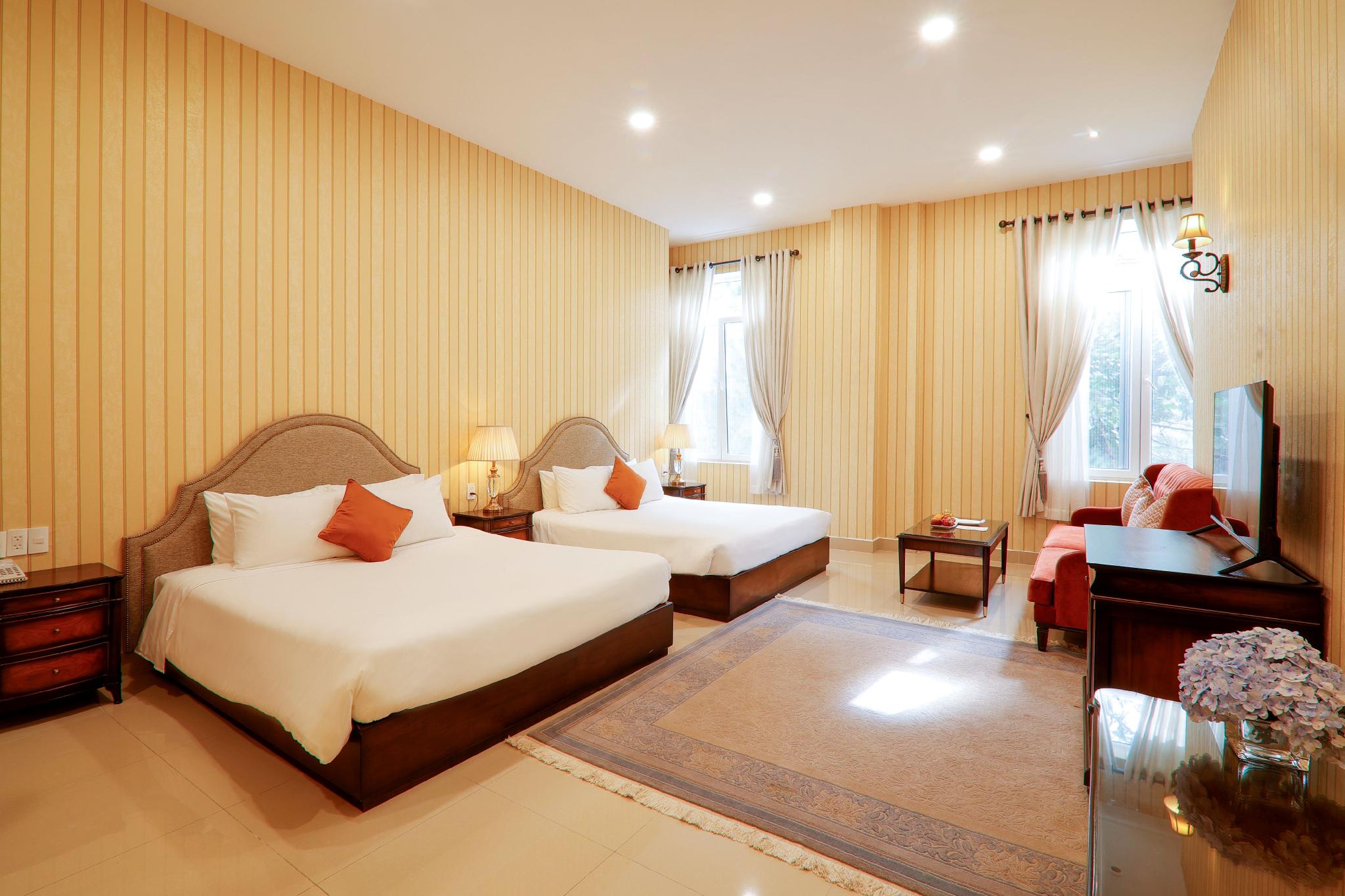 Family, 2 King Beds, Deluxe Building