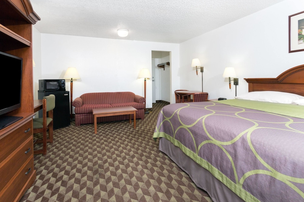 Super 8 By Wyndham Riviera Beach West Palm Beach 8/20