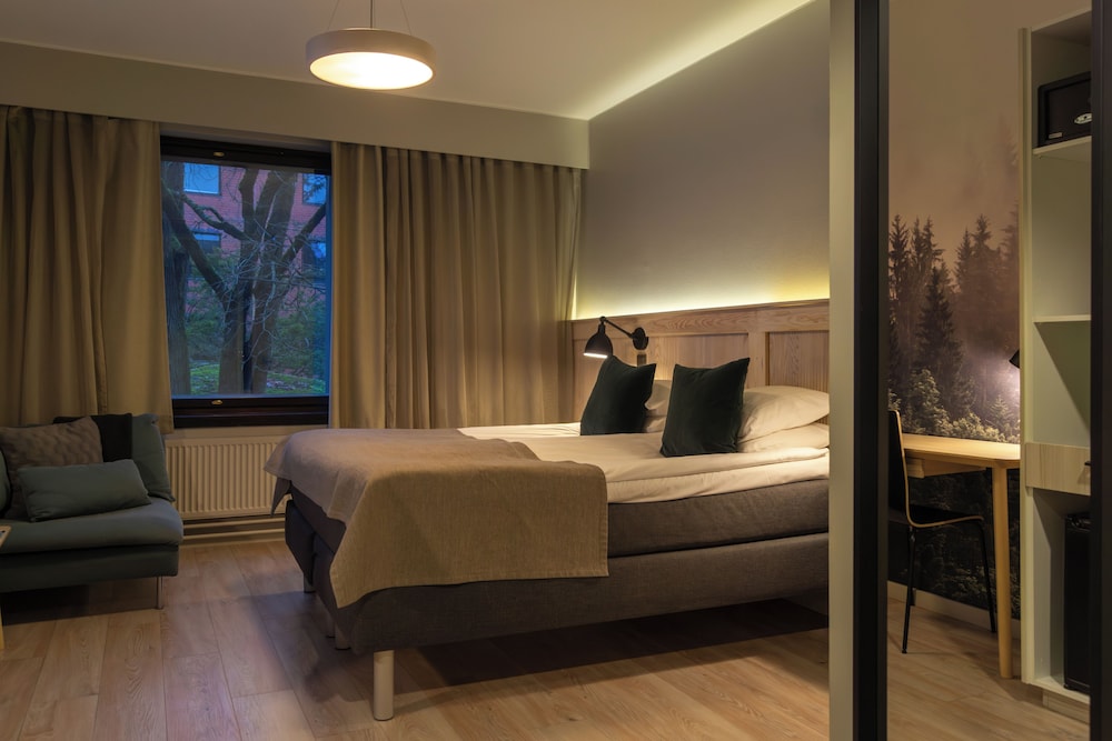 Hotel Haaga Central Park 12/48