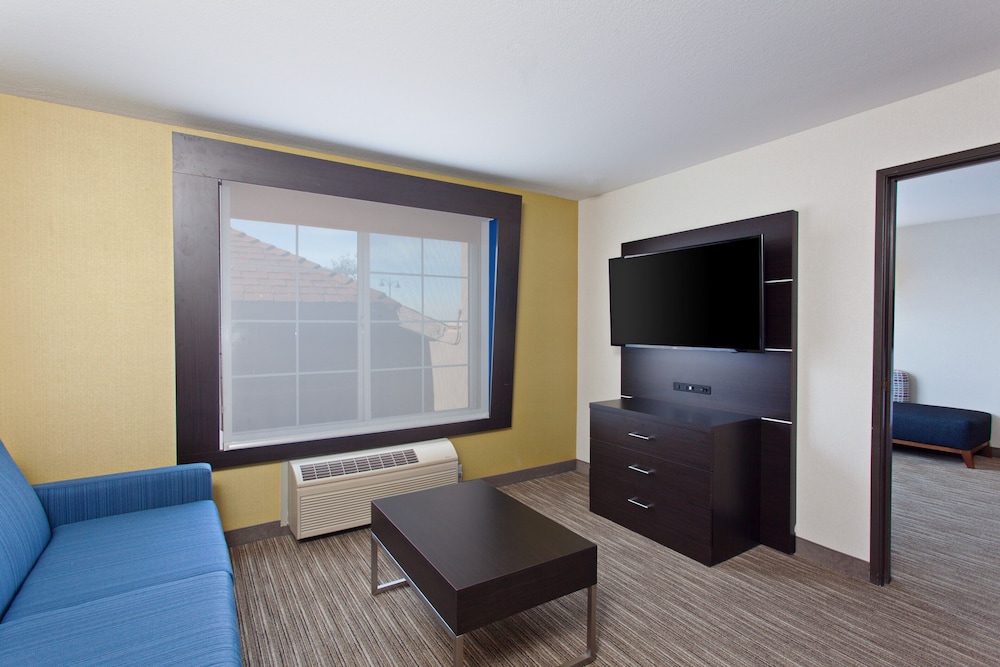 Holiday Inn Express Hotel Suites Oakland Airport 35/55