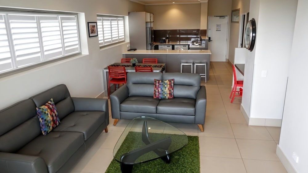 Laguna Apartments 33/67