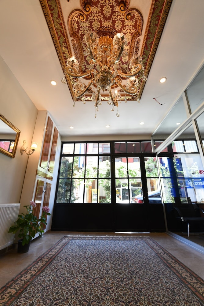 By Historial Hotel Due 4/35