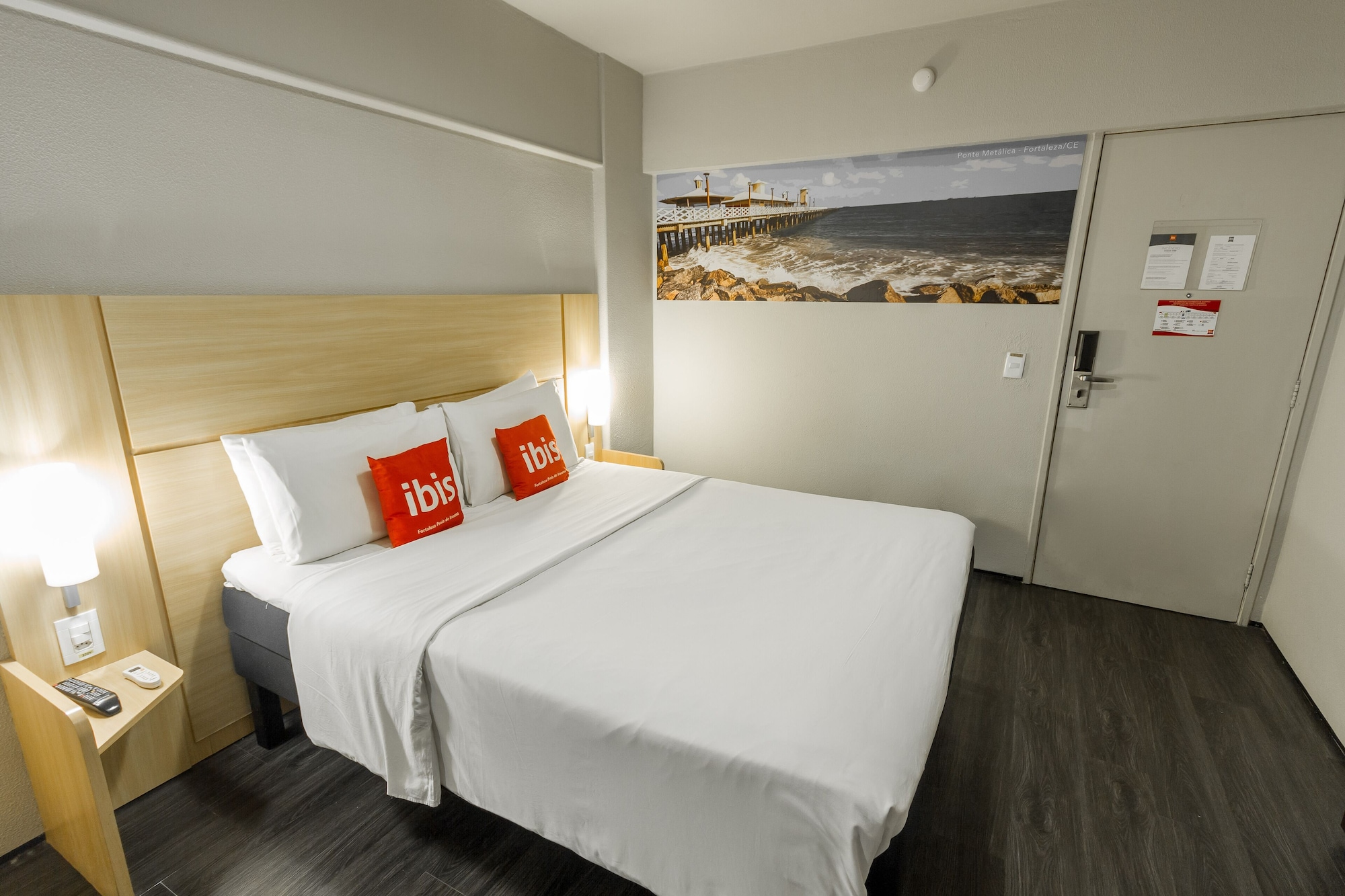 ROOM, QUEEN BED, ACCESSIBLE