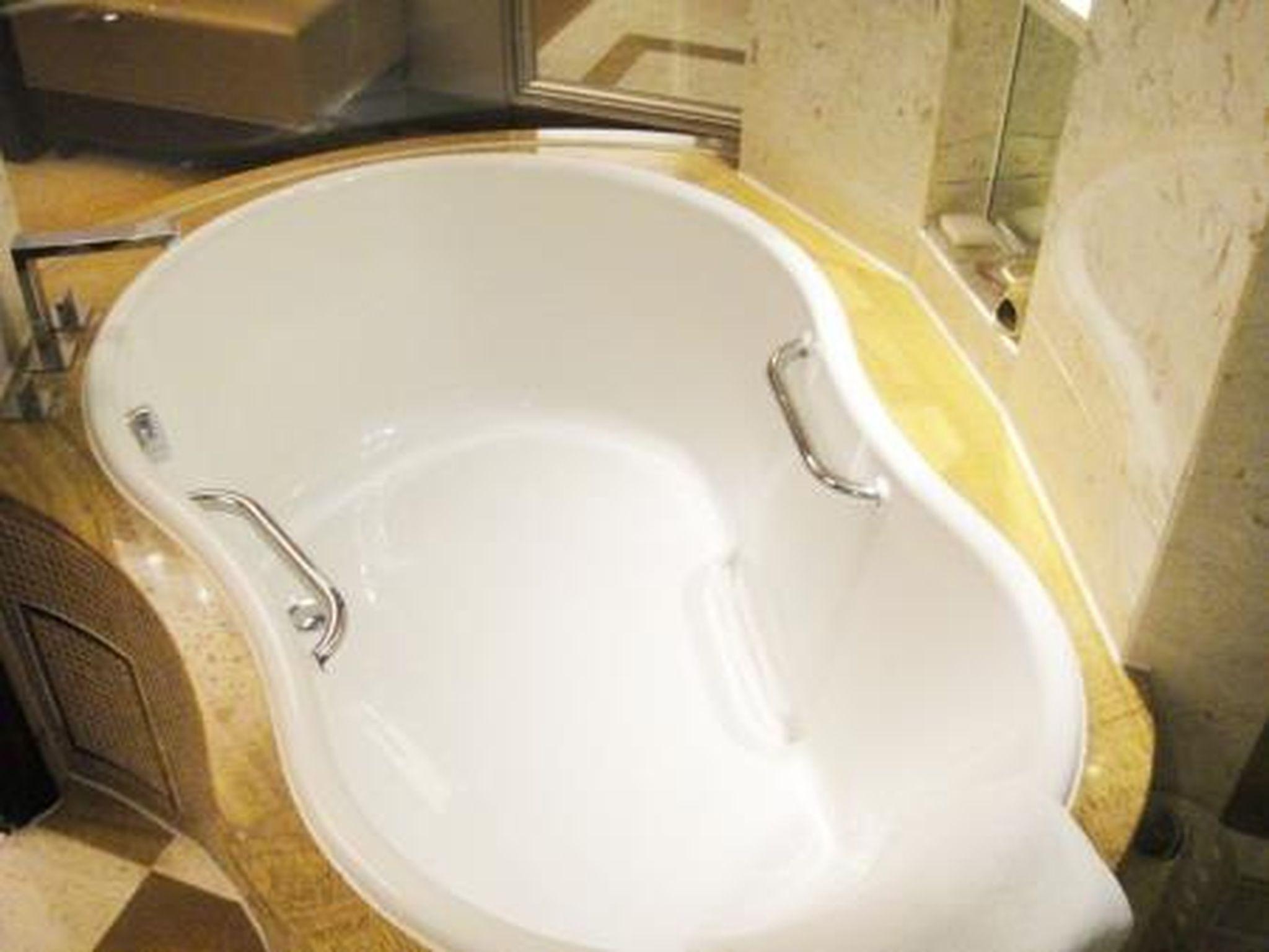 Shenyang Royal Wanxin Hotel 55/56