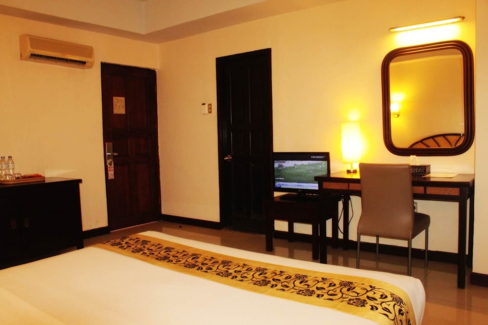 Losari Beach Hotel 9/26