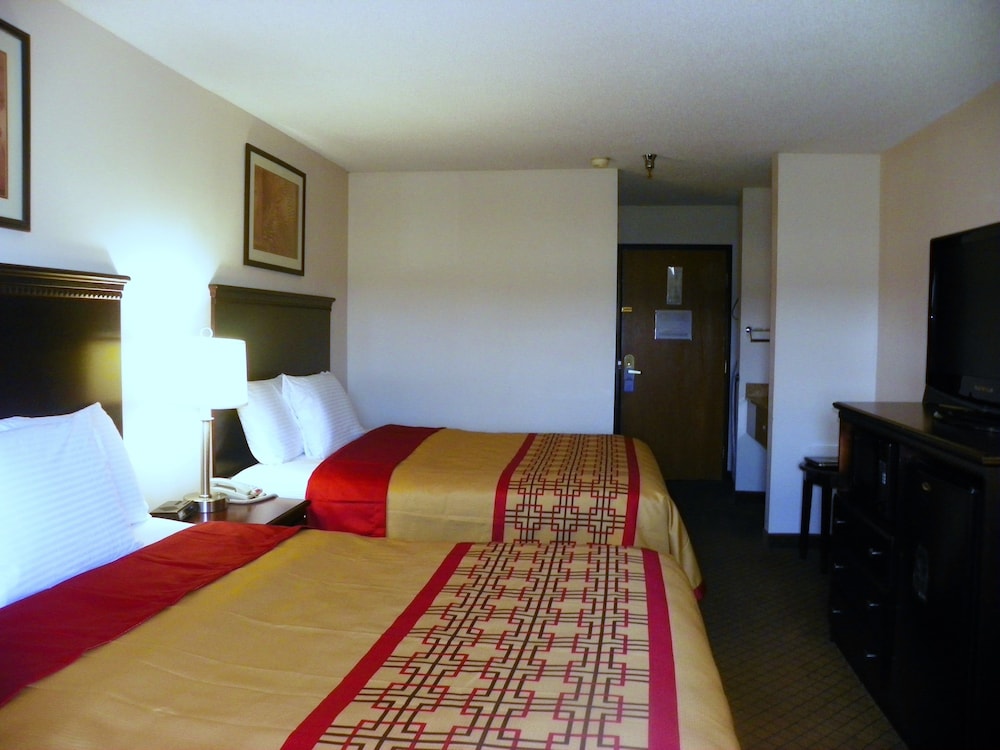 Royalton Inn & Suites 11/29