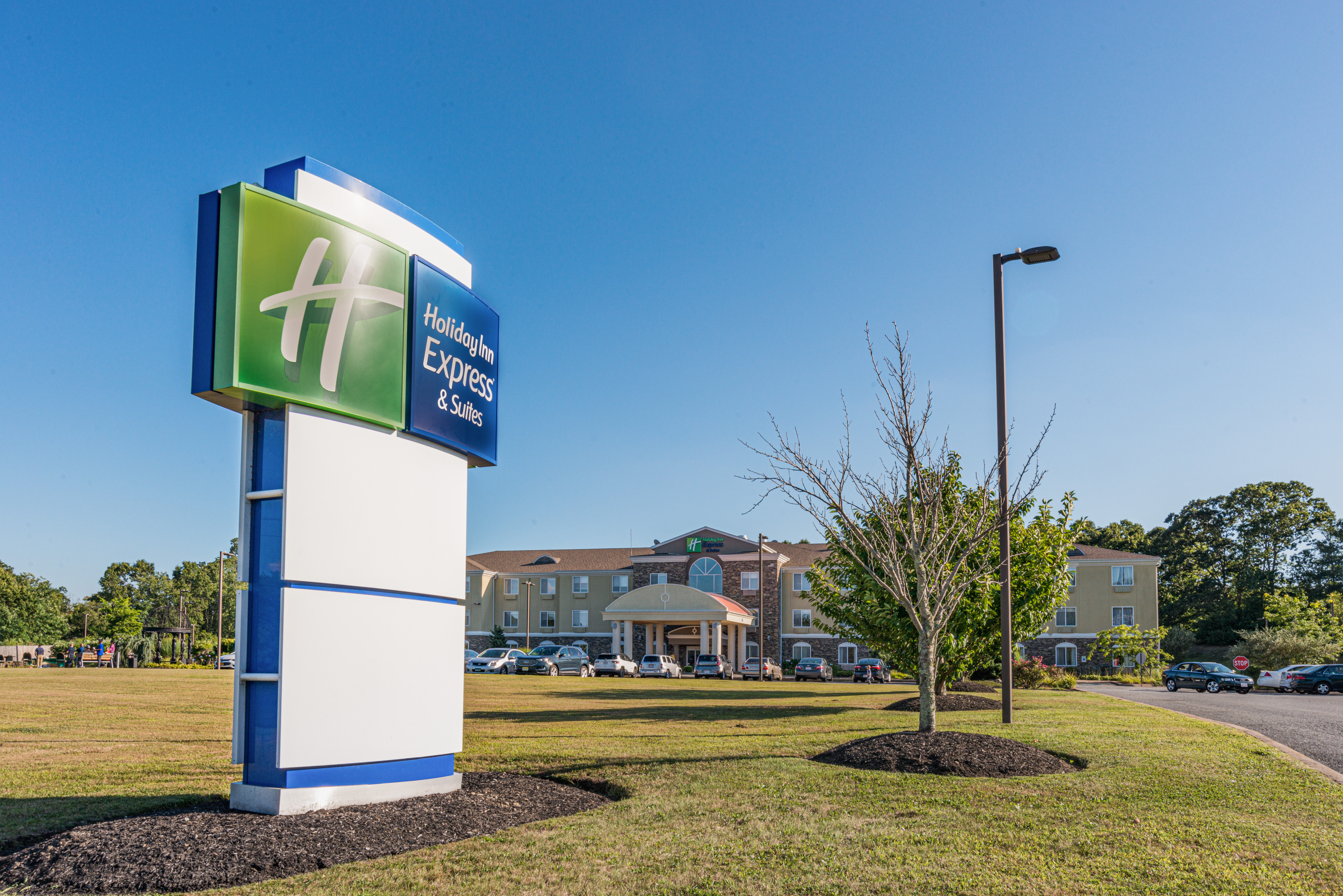 Holiday Inn Express Hotel And Suites Swansea 48/50
