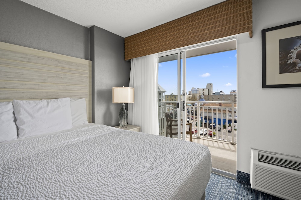 ROOM, SINGLE, KING BED, CITY VIEW, JETTED TUB