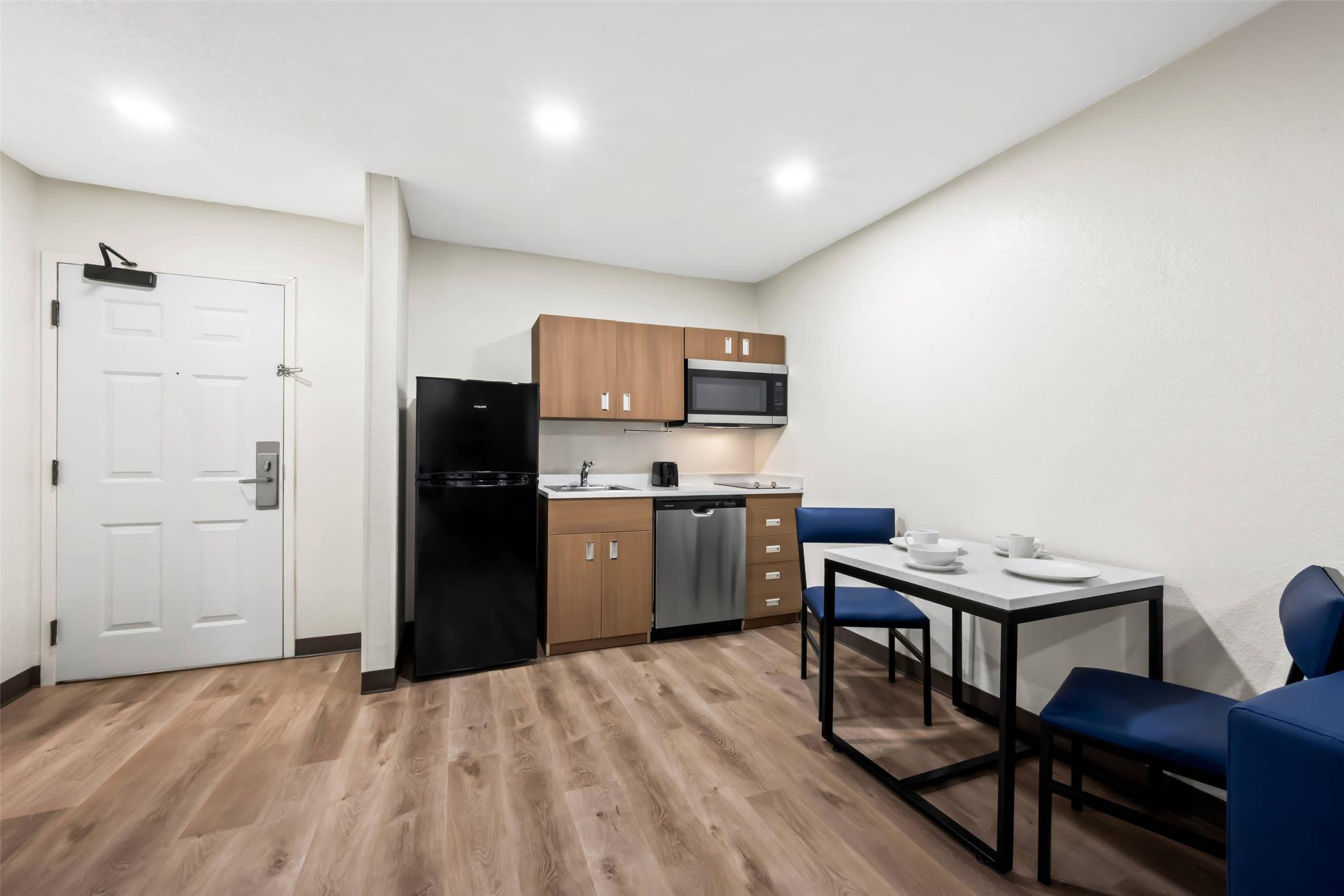 MainStay Suites Raleigh North 24/29