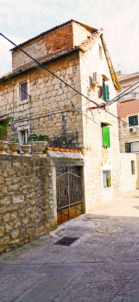 Croparadise Hostel 3/50