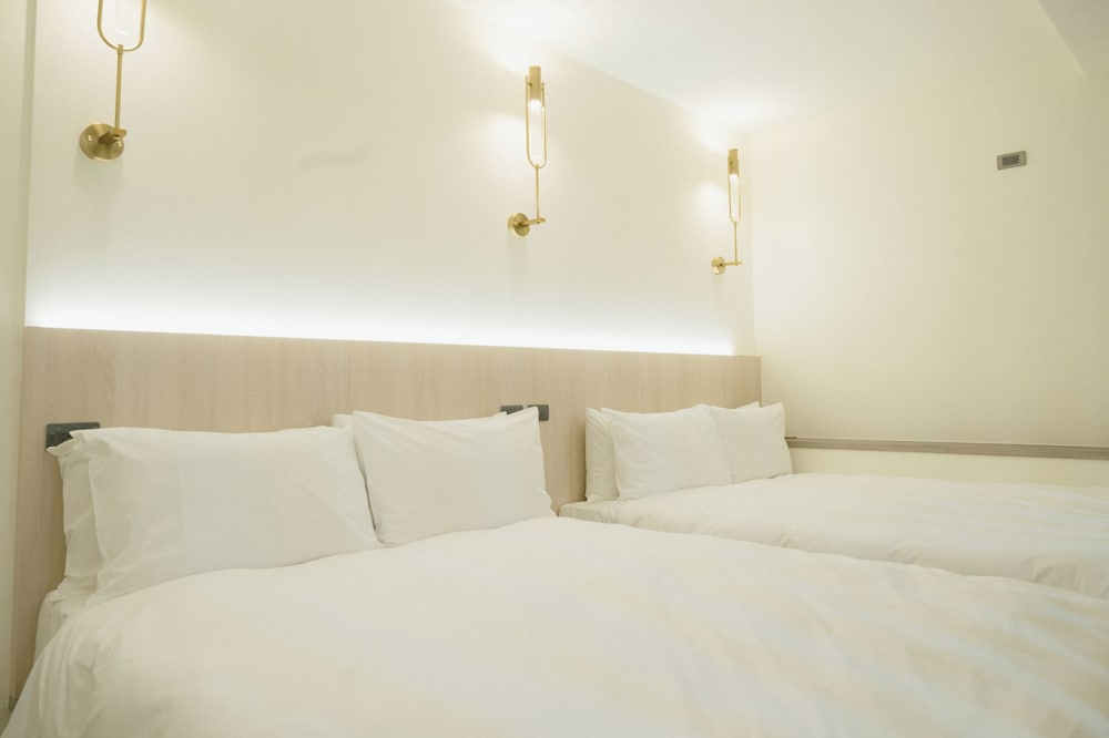 Gallery, Tent, 2 Queen Beds