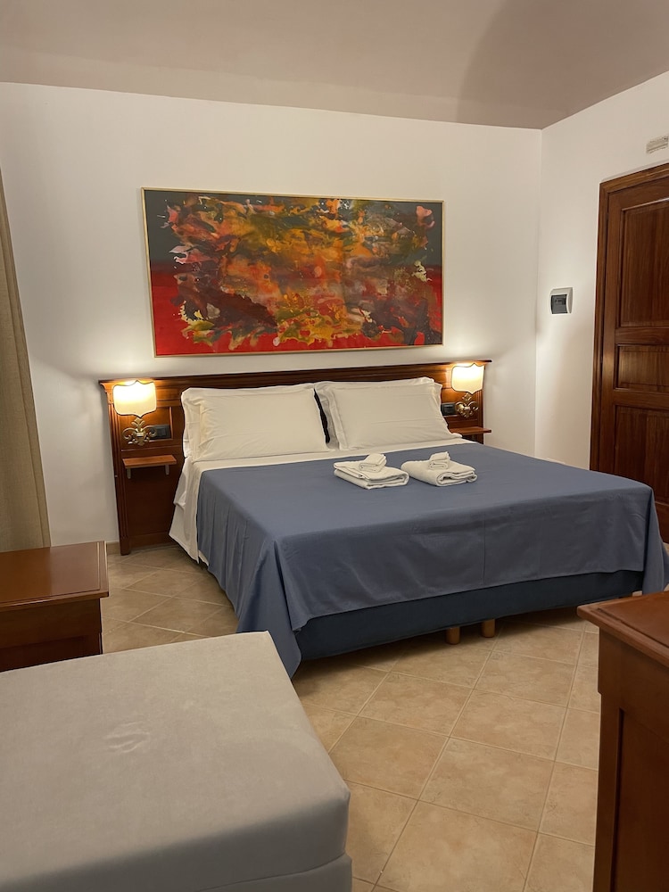 ROOM, DOUBLE OR TWIN BED, TERRACE