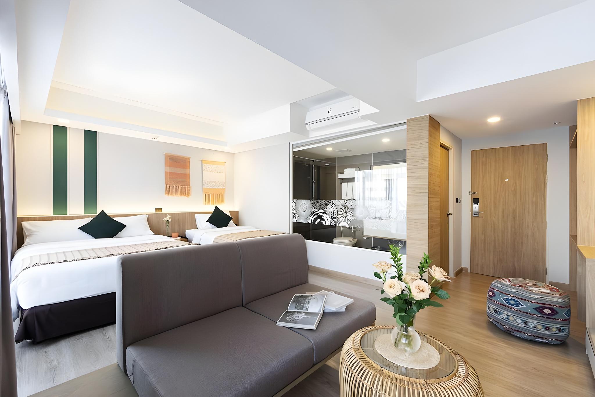 Deluxe, Single, 2 Double Beds