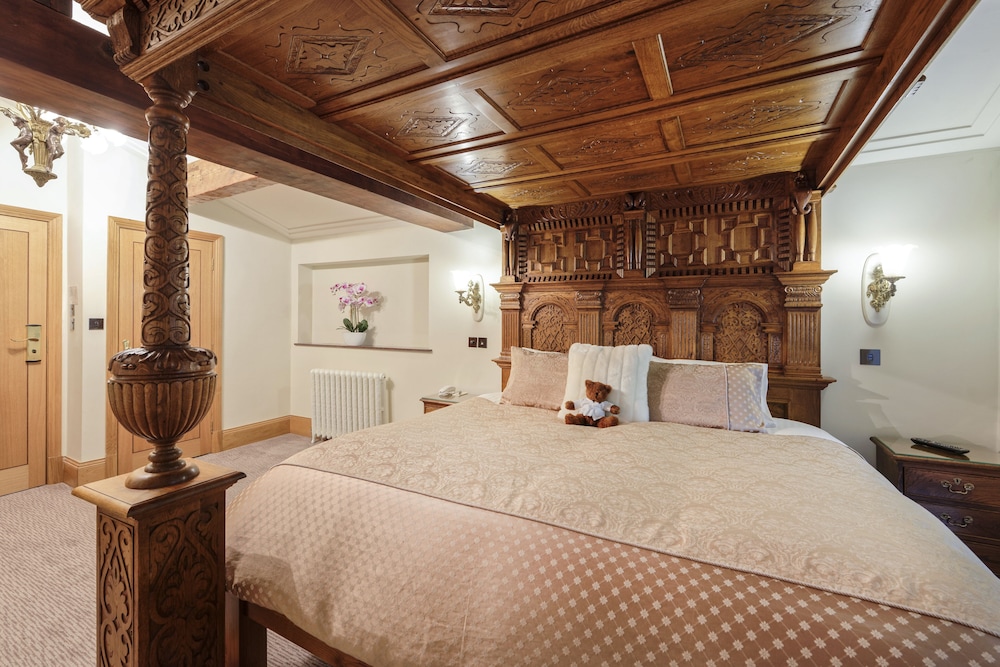 The Saddleworth Hotel 8/42