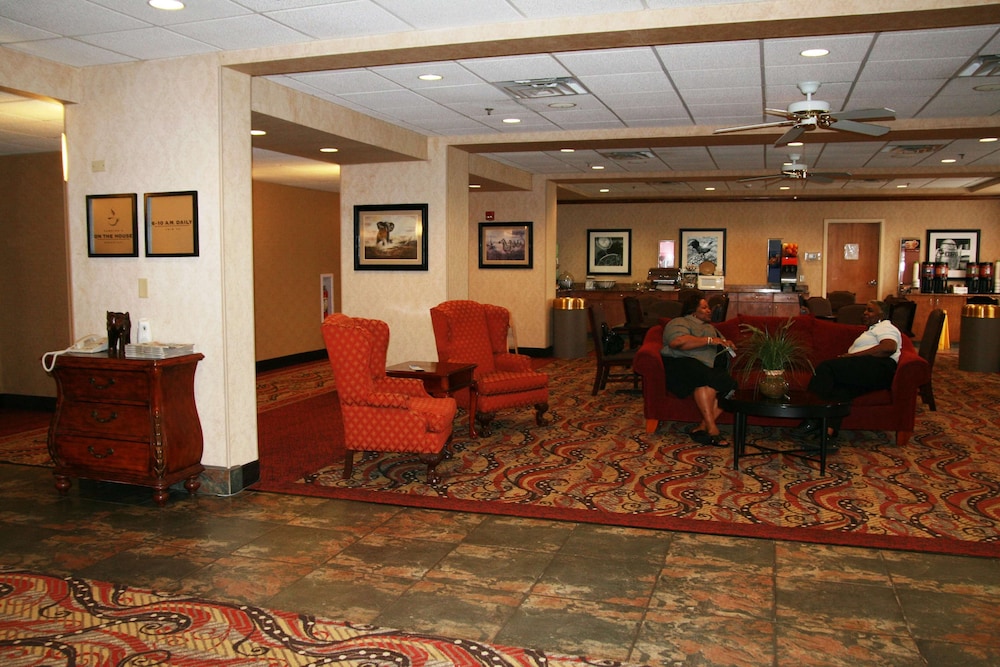 Hampton Inn Canton 43/56