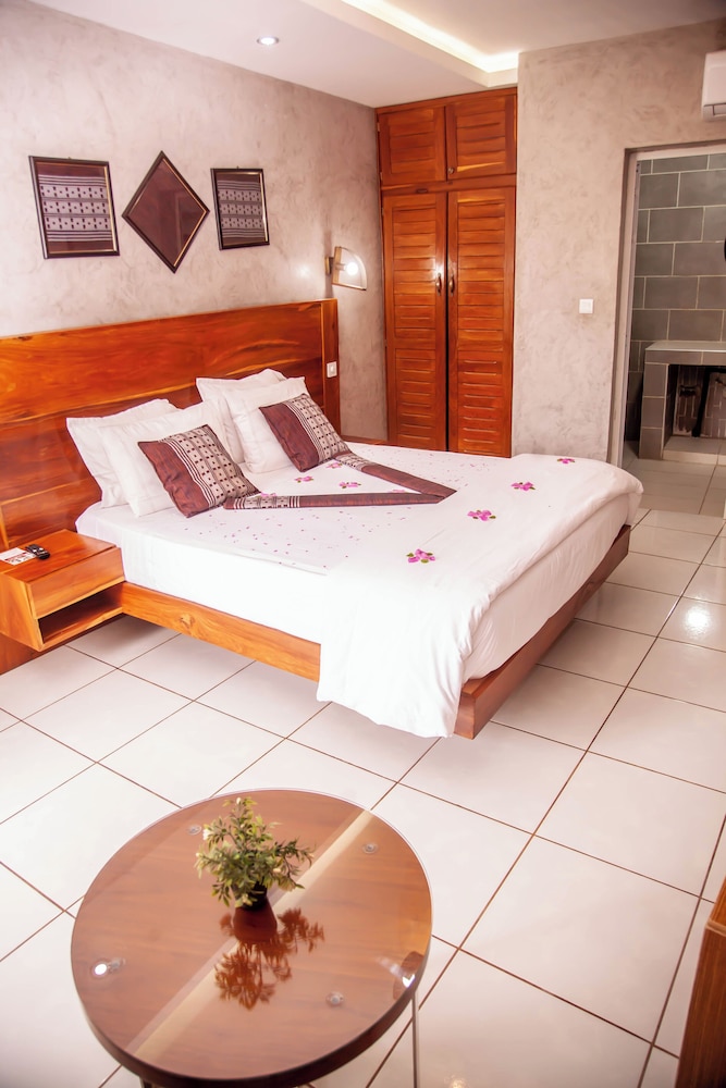 Minotel Les Flamboyants 10/50